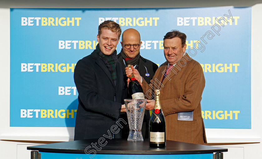 Vyta-Du-Roc-0008 
 Presentation to Nicky Henderson for The Watch Live Racing On BetBright.com Handicap Chase Cheltenham 1 Jan 2018 - Pic Steven Cargill / Racingfotos.com