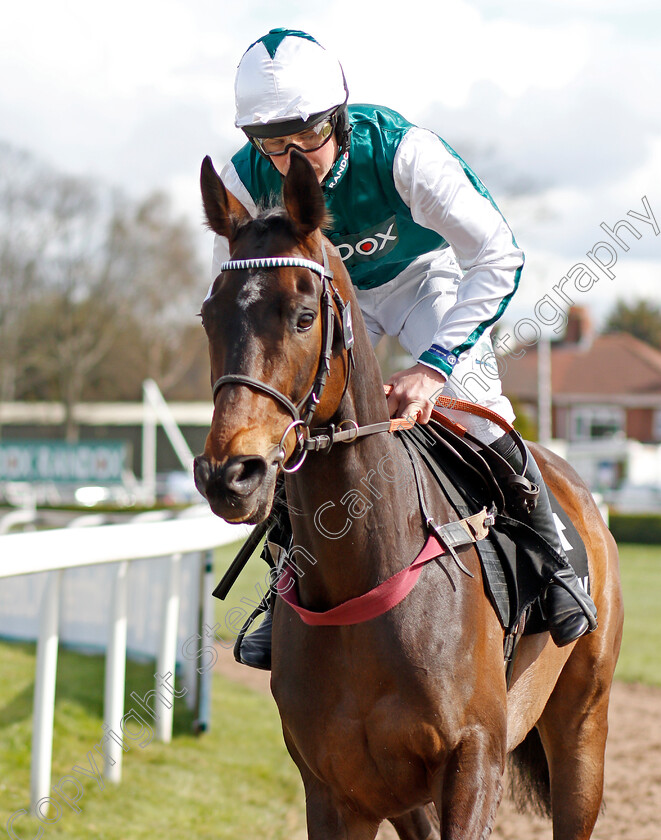 L Homme-Presse-0002 
 L'HOMME PRESSE (Charlie Deutsch)
Aintree 8 Apr 2022 - Pic Steven Cargill / Racingfotos.com