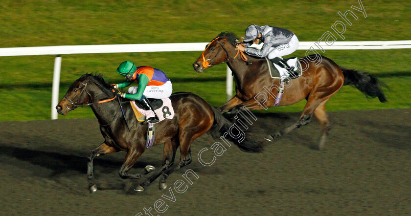 Razor-Glass-0002 
 RAZOR GLASS (Alistair Rawlinson) beats MR TRICK (right) in The Try Our New Price Boosts At Unibet Nursery
Kempton 11 Nov 2020 - Pic Steven Cargill / Racingfotos.com