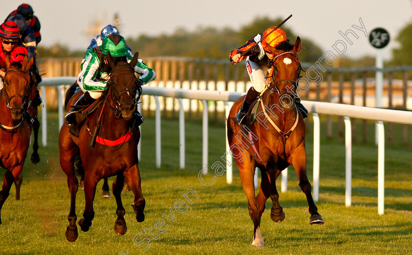 Sadlers-Beach-0002 
 SADLERS BEACH (left, Hayley Turner) beats PERFECT GRACE (right) in The P & N Property Solutions Fillies Handicap
Bath 3 Jul 2019 - Pic Steven Cargill / Racingfotos.com