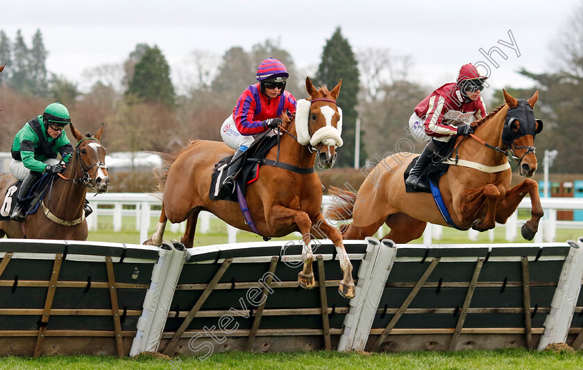 Thank-You-Ma am-0006 
 THANK YOU MA'AM (Olive Nicholls) beats GOLDEN AMBITION (right) in The Thames Materials Novices Handicap Hurdle
Ascot 21 Dec 2024 - Pic Steven Cargill / Racingfotos.com