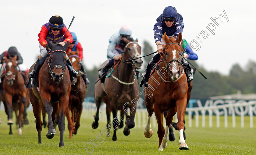 Island-Bandit-0004 
 ISLAND BANDIT (right, Jack Mitchell) beats PARK STREET (left) in The BetVictor EBF Maiden Stakes Div1
Newbury 13 Aug 2021 - Pic Steven Cargill / Racingfotos.com