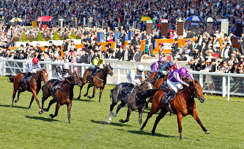 Little-Big-Bear-0002 
 LITTLE BIG BEAR (Ryan Moore) wins The Windsor Castle Stakes
Royal Ascot 15 Jun 2022 - Pic Steven Cargill / Racingfotos.com