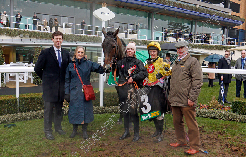 Acting-Lass-0008 
 ACTING LASS (Noel Fehily) with trainer Harry Fry and owners after The Bet365 Handicap Chase Ascot 20 Jan 2018 - Pic Steven Cargill / Racingfotos.com