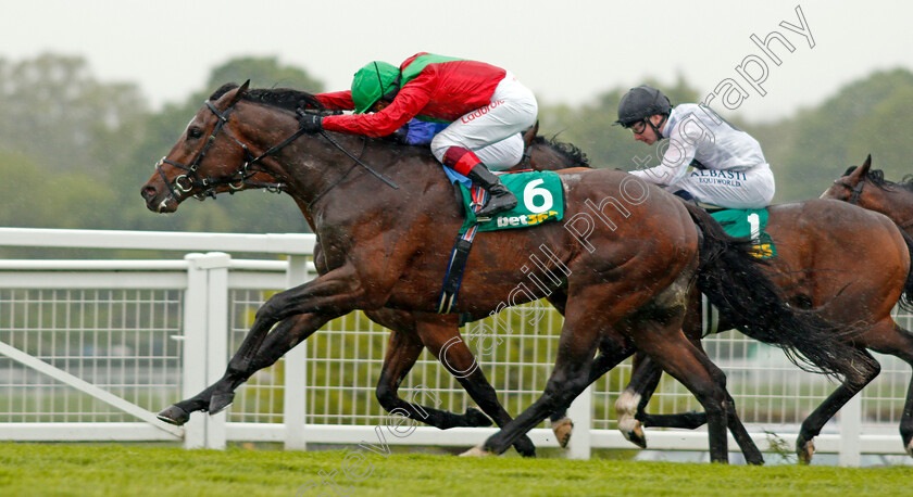 Sevenna-Star-0008 
 SEVENNA STAR (Frankie Dettori) wins The Bet365 Classic Trial Sandown 27 Apr 2018 - Pic Steven Cargill / Racingfotos.com