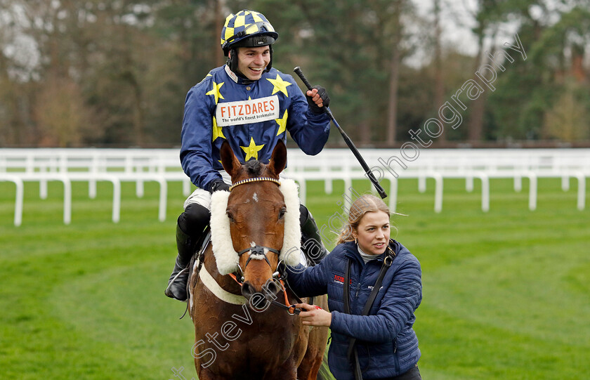 Henry s-Friend-0009 
 HENRY'S FRIEND (Ben Jones) winner of The Sodexo Live! Reynoldstown Novices Chase
Ascot 17 Feb 2024 - Pic Steven Cargill / Racingfotos.com