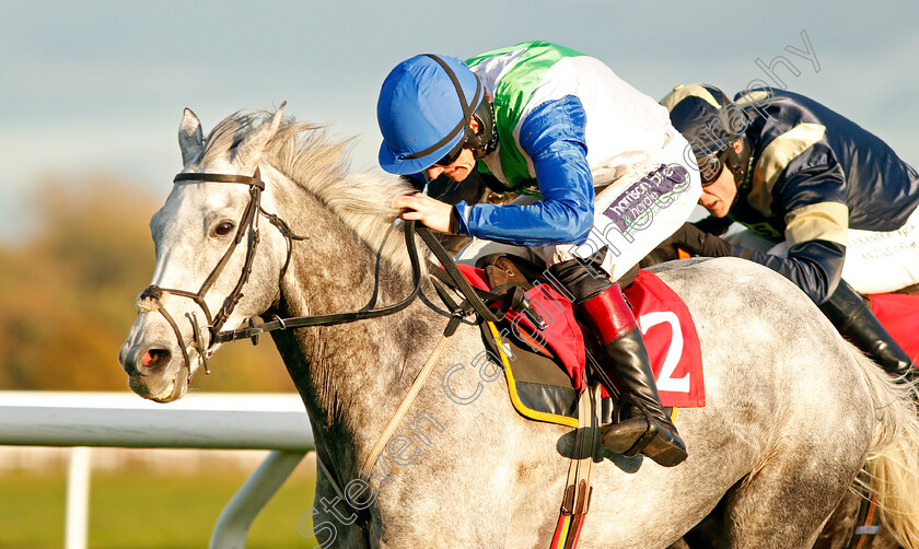 Better-Days-0006 
 BETTER DAYS (Sam Twiston-Davies) wins The Matchbook Casino Handicap Chase Kempton 22 Oct 2017 - Pic Steven Cargill / Racingfotos.com