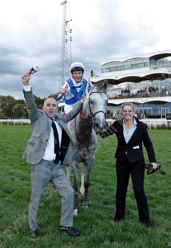 Thundering-Blue-0013 
 THUNDERING BLUE (Fran Berry) with owner Clive Washbourn after The Stockholm Cup International
Bro Park, Sweden 23 Sep 2018 - Pic Steven Cargill / Racingfotos.com