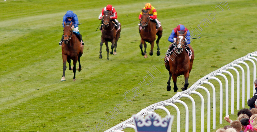 Changingoftheguard-0004 
 CHANGINGOFTHEGUARD (Ryan Moore) beats NEW LONDON (left) in The Boodles Chester Vase
Chester 4 May 2022 - Pic Steven Cargill / Racingfotos.com