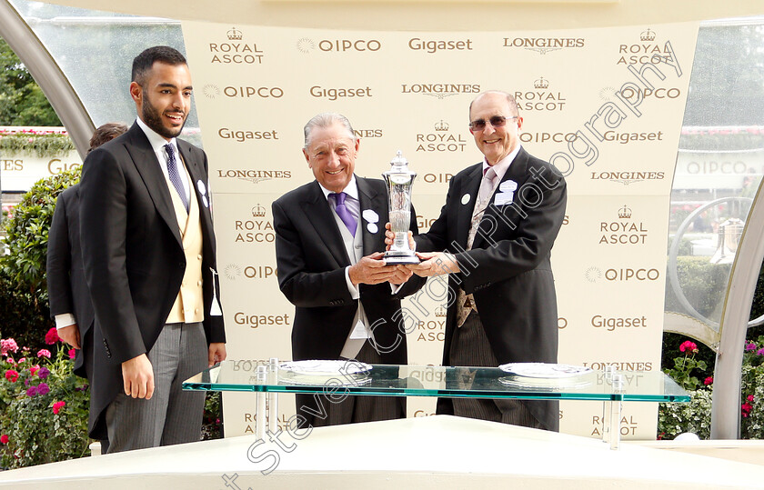 Leading-Owner-0001 
 Presentation by Sheikh Fahad Al Thani to Derrick Smith and Michael Tabor (representing Coolmore) for Leading Owner
Royal Ascot 23 Jun 2018 - Pic Steven Cargill / Racingfotos.com