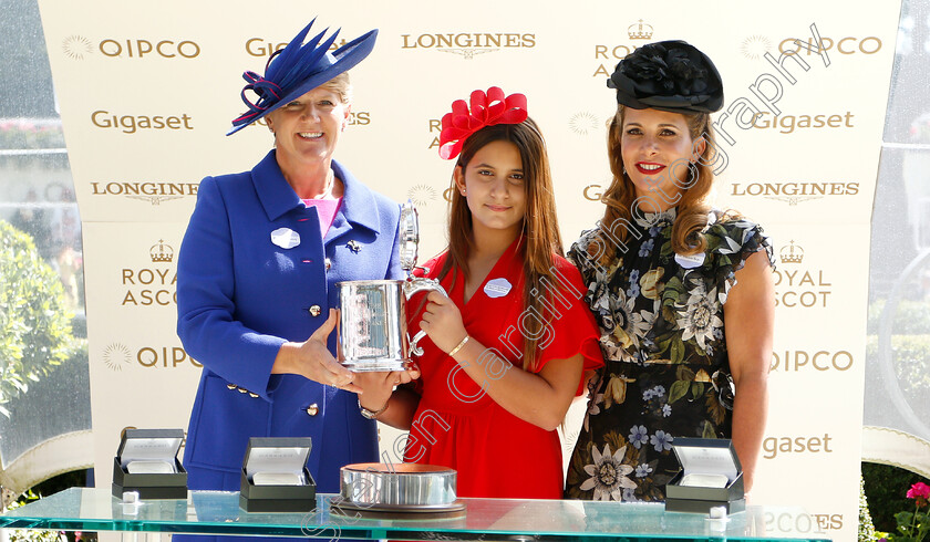 Old-Persian-0009 
 Presentation by Clare Balding to Sheika Jalila and Princess Haya after The King Edward VII Stakes won by OLD PERSIAN
Royal Ascot 22 Jun 2018 - Pic Steven Cargill / Racingfotos.com