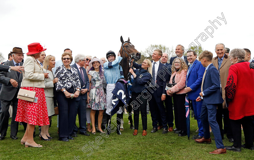 Cachet-0022 
 CACHET (James Doyle) with George Boughey and owners after The Qipco 1000 Guineas
Newmarket 1 May 2022 - Pic Steven Cargill / Racingfotos.com