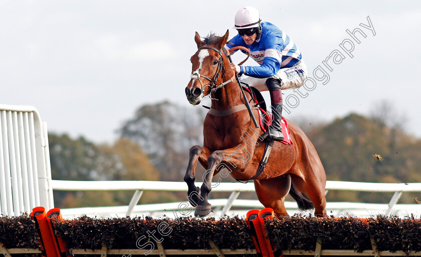 Risk-And-Roll-0001 
 RISK AND ROLL (Sam Twiston-Davies) wins The Matchbook Betting Exchange Juvenile Hurdle Kempton 22 oct 2017 - Pic Steven Cargill / Racingfotos.com