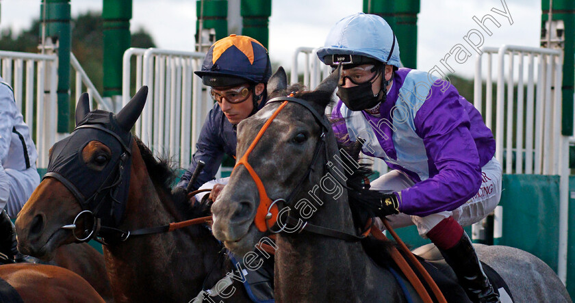 Single-Minded-and-Alpine-Lady-0002 
 William Buick (left) and Oisin Murphy (right) break from the stalls in the opening race
Chelmsford 14 Oct 2021 - Pic Steven Cargill / Racingfotos.com