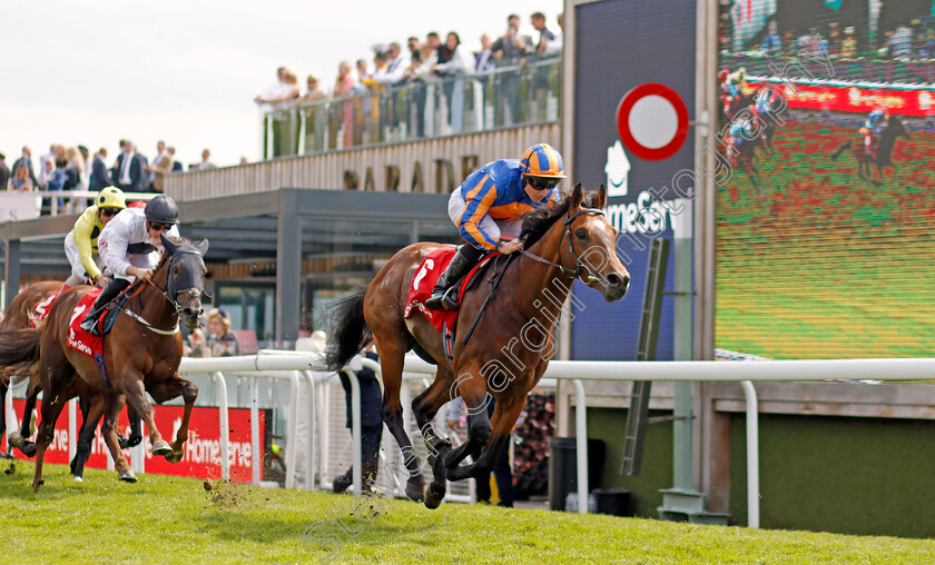 Star-Of-India-0007 
 STAR OF INDIA (Ryan Moore) wins The Homeserve Dee Stakes
Chester 5 May 2022 - Pic Steven Cargill / Racingfotos.com