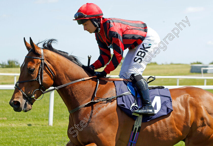 High-And-Wide 
 HIGH AND WIDE (Nicola Currie)
Chepstow 27 May 2022 - Pic Steven Cargill / Racingfotos.com