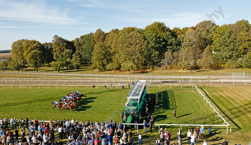 Bro-Park-0002 
 The field race away from the starting stalls
Bro Park, Sweden , 15 Sep 2024 - Pic Steven Cargill / Racingfotos.com