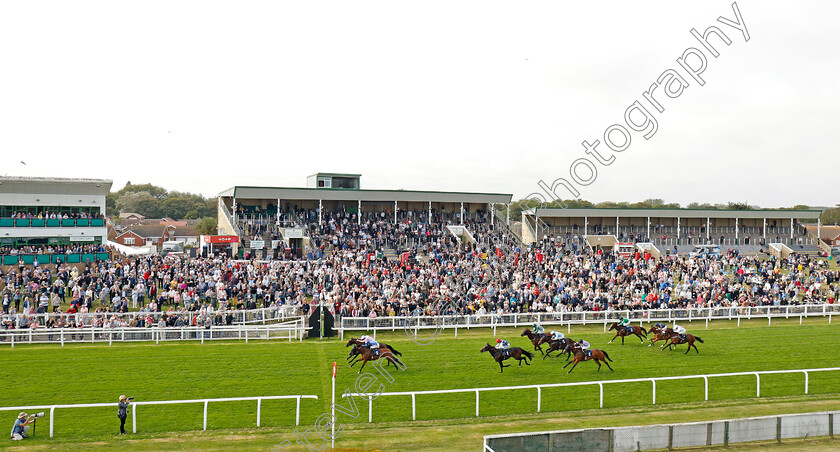 Raffles-Angel-0001 
 RAFFLES ANGEL (farside, Darragh Keenan) beats GULTARI (nearside) in The Join Moulton Racing Syndicate Fillies Handicap
Yarmouth 18 Sep 2024 - Pic Steven Cargill / Racingfotos.com