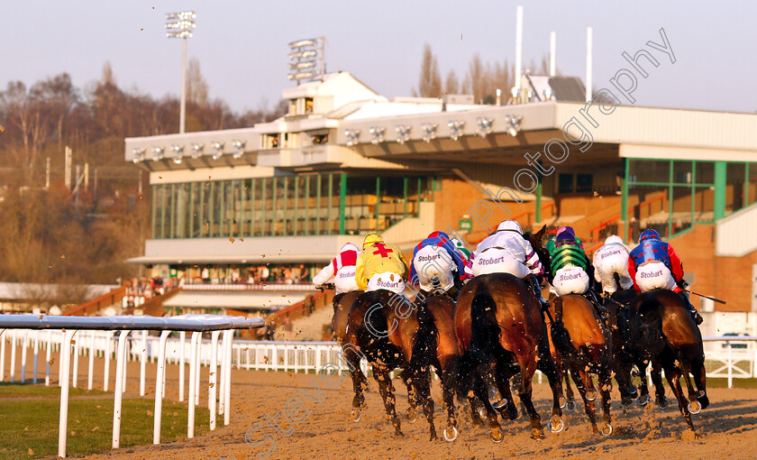 Wolverhampton-0001 
 Horses turn for home in the first race
Wolverhampton 26 Feb 2019 - Pic Steven Cargill / Racingfotos.com