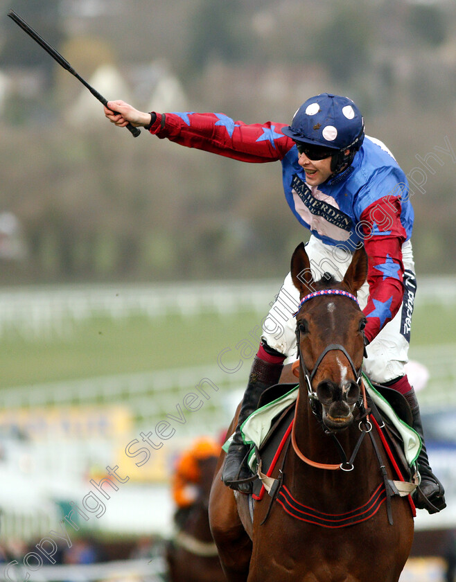 Paisley-Park-0002 
 PAISLEY PARK (Aidan Coleman) wins The Sun Racing Stayers Hurdle
Cheltenham 14 Mar 2019 - Pic Steven Cargill / Racingfotos.com