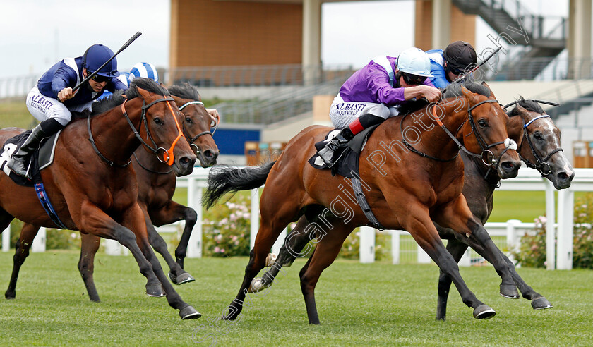 Churchill-Bay-0001 
 CHURCHILL BAY (right, Adam Kirby) is caught by MOHAWK KING (left, Pat Dobbs) 
Ascot 25 Jul 2020 - Pic Steven Cargill / Racingfotos.com