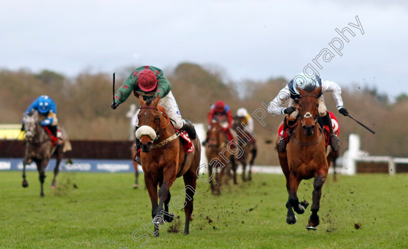 Fiercely-Proud-0005 
 FIERCELY PROUD (left, Kielan Woods) beats KABRAL DU MATHAN (right) in The Ladbrokes Handicap Hurdle
Ascot 21 Dec 2024 - Pic Steven Cargill / Racingfotos.com