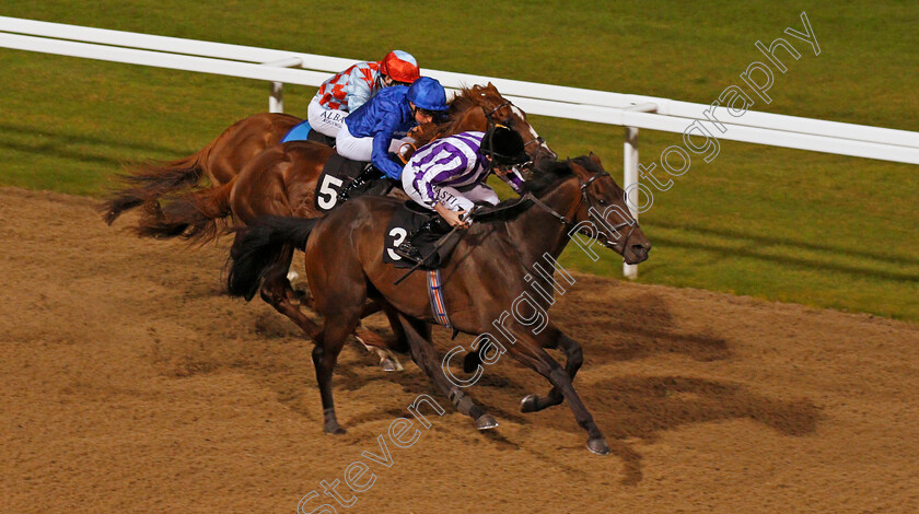 Victory-Bond-0004 
 VICTORY BOND (Ryan Moore) beats BOYNTON (centre) and RED VERDON (farside) in The Bet toteexacta At betfred.com Conditions Stakes Chelmsford 12 Oct 2017 - Pic Steven Cargill / Racingfotos.com