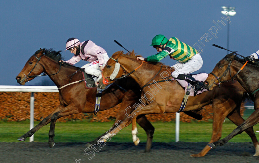 The-Good-Ting-0005 
 THE GOOD TING (centre, Liam Keniry) beats THE PRETTY WAY (left) in The Unibet New Instant Roulette Handicap
Kempton 13 Jan 2021 - Pic Steven Cargill / Racingfotos.com