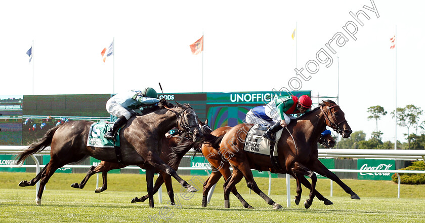 La-Sardane-0001 
 LA SARDANE (Flavien Prat) beats HEAVENLY SCORE (left) in The Intercontinental Stakes
Belmont Park 7 Jun 2018 - Pic Steven Cargill / Racingfotos.com