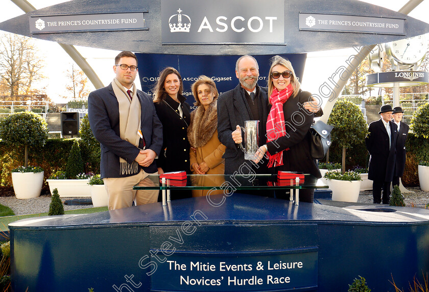 Count-Meribel-0010 
 Presentation for The Mitie Events & Leisure Novices Hurdle Ascot 25 Nov 2017 - Pic Steven Cargill / Racingfotos.com