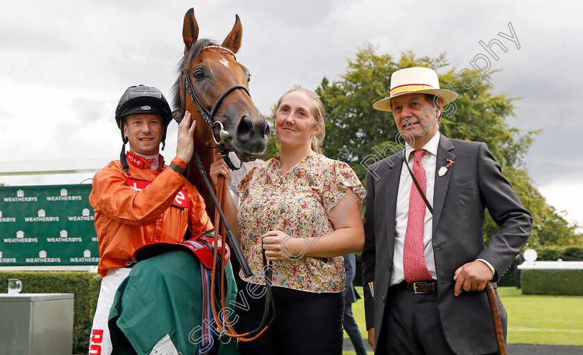 Double-Or-Bubble-0010 
 DOUBLE OR BUBBLE (Jack Mitchell) with Chris Wall after The Weatherbys Stallion Book Supreme Stakes
Goodwood 28 Aug 2022 - Pic Steven Cargill / Racingfotos.com