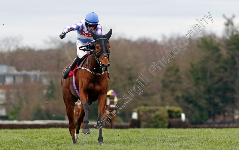 Nickle-Back-0007 
 NICKLE BACK (James Best) wins The Virgin Bet Scilly Isles Novices Chase
Sandown 3 Feb 2024 - Pic Steven Cargill / Racingfotos.com