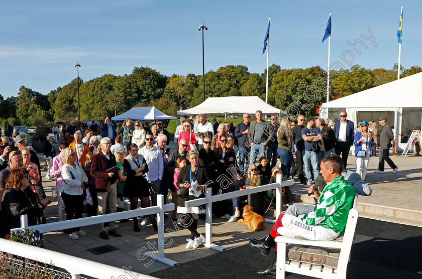 Frankie-Dettori-0003 
 Frankie Dettori being interviewed at Bro Park
Bro Park, Sweden 17 Sep 2023 - Pic Steven Cargill / Racingfotos.com