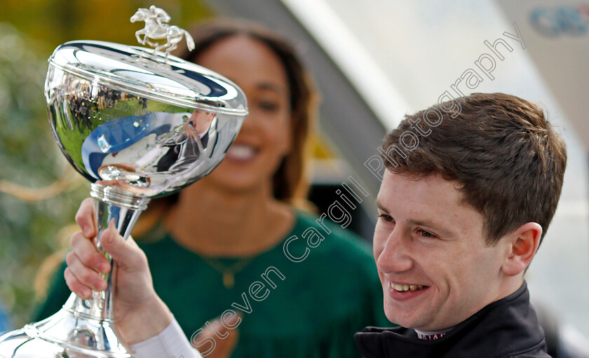 Oisin-Murphy-0002 
 OISIN MURPHY recieves the trophy for Champion Jockey
Ascot 19 Oct 2019 - Pic Steven Cargill / Racingfotos.com