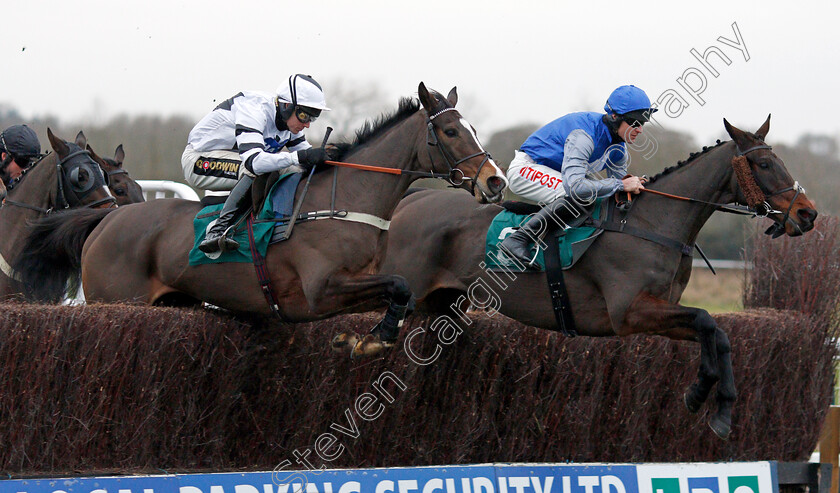 Frisco-Bay-and-Jerminnie-Green 
 FRISCO BAY (right, Nick Scholfield) with JERMINNIE GREEN (left, Tom Cannon)
Warwick 9 Dec 2021 - Pic Steven Cargill / Racingfotos.com