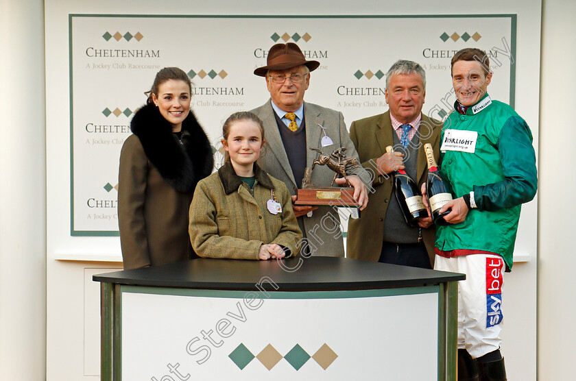 Calett-Mad-0007 
 Presentation to Bill Bromily, Nigel Twiston Davies and Daryl Jacob for The Junior Jumpers Novices Hurdle Cheltenham 28 oct 2017 - Pic Steven Cargill / Racingfotos.com