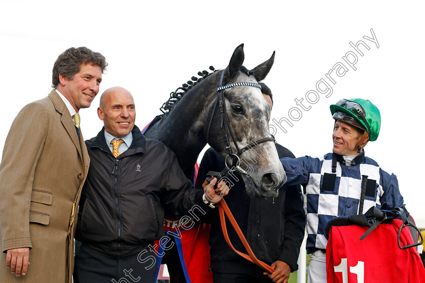 Saunter-0006 
 SAUNTER (Jim Crowley) with trainer Ian Williams after The Betfred November Handicap Doncaster 11 Nov 2017 - Pic Steven Cargill / Racingfotos.com