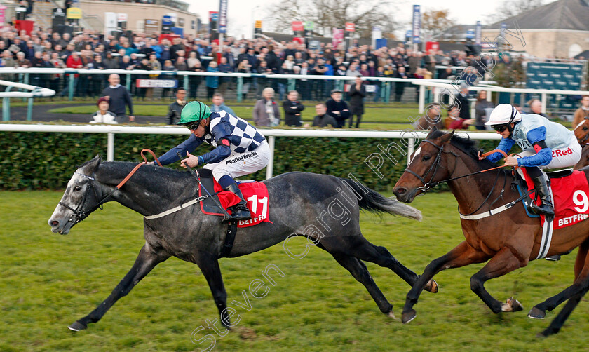 Saunter-0004 
 SAUNTER (Jim Crowley) beats CHELSEA LAD (right) in The Betfred November Handicap Doncaster 11 Nov 2017 - Pic Steven Cargill / Racingfotos.com