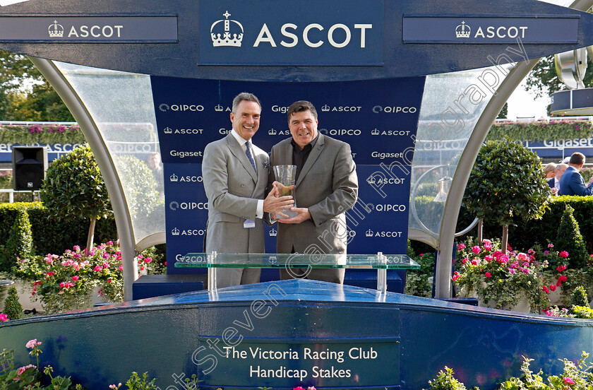 Great-Hall-0015 
 Presentation for The Victoria Racing Club Handicap Ascot 8 Sep 2017 - Pic Steven cargill / Racingfotos.com