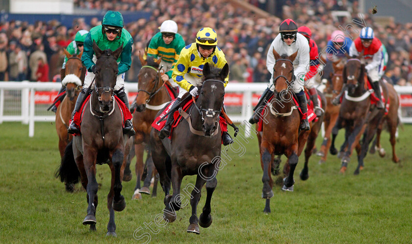 Yala-Enki-and-Borice-0001 
 YALA ENKI (centre, Bryony Frost) and BORICE (left, Daryl Jacob)
Newbury 30 Nov 2019 - Pic Steven Cargill / Racingfotos.com