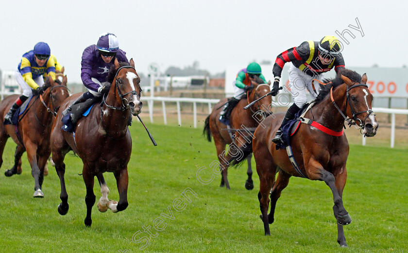 Global-Esteem-0003 
 GLOBAL ESTEEM (Aled Beech) beats MAXI BOY (left) in The Sky Sports Racing Sky 415 Handicap
Yarmouth 14 Sep 2021 - Pic Steven Cargill / Racingfotos.com