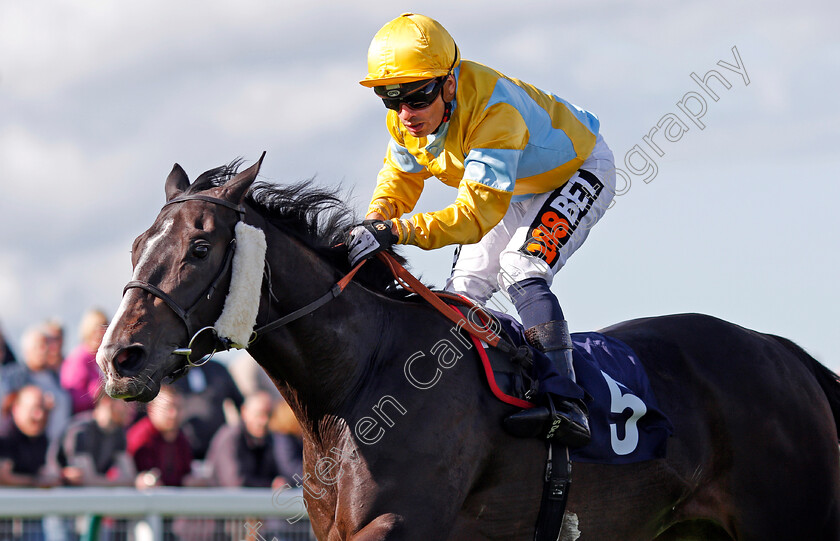 Zack-Mayo-0006 
 ZACK MAYO (Silvestre De Sousa) wins The Dan Hague Yarmouth's Number 1 Bookmaker Handicap Yarmouth 19 Sep 2017 - Pic Steven Cargill / Racingfotos.com