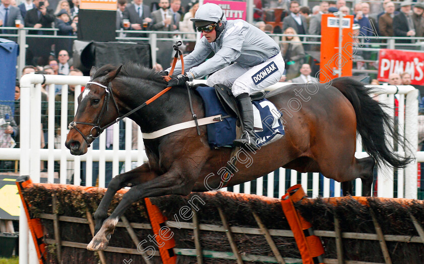 Santini-0002 
 SANTINI (Nico de Boinville) wins The Doom Bar Sefton Novices Hurdle Aintree 13 Apr 2018 - Pic Steven Cargill / Racingfotos.com