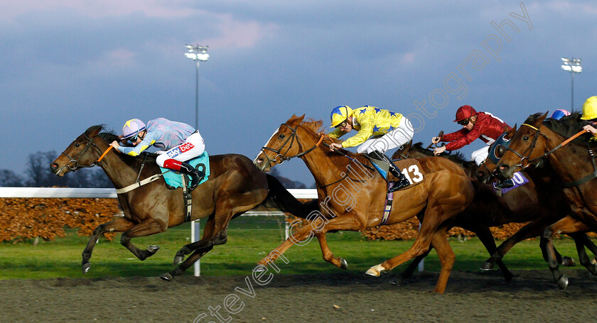 Dono-Di-Dio-0003 
 DONO DI DIO (Fran Berry) beats GO FOX (centre) in The 32Red On The App Store Handicap
Kempton 21 Nov 2018 - Pic Steven Cargill / Racingfotos.com