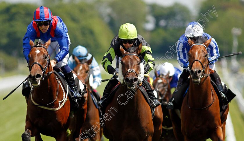 Solent-Gateway-0004 
 SOLENT GATEWAY (centre, Hayley Turner) beats KING FRANKEL (left) and GREATGADIAN (right) in The World Pool At The Tote Handicap
Epsom 5 Jun 2021 - Pic Steven Cargill / Racingfotos.com