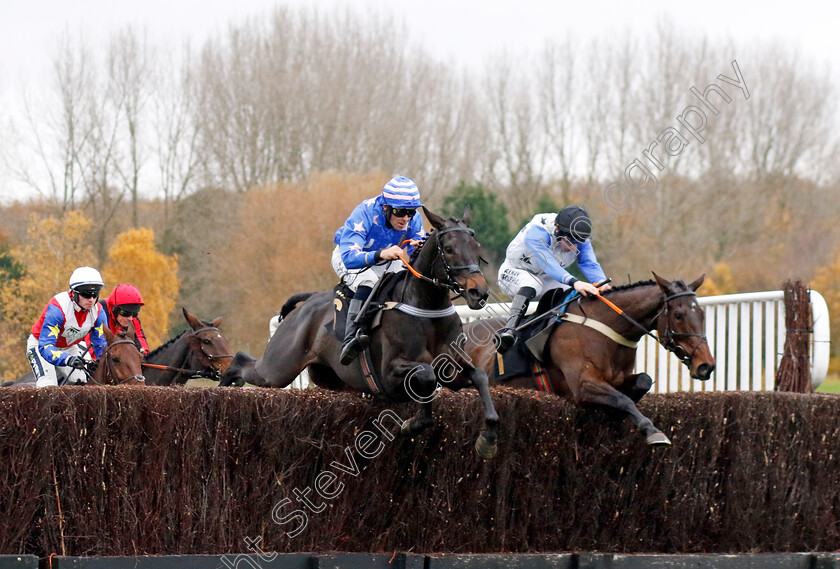 Marsh-Wren-0005 
 MARSH WREN (right, Ciaran Gethings) beats MALAITA (centre) in The Duncan Smith Over The Hill Birthday Mares Novices Handicap Chase
Warwick 22 Nov 2023 - Pic Steven Cargill / Racingfotos.com