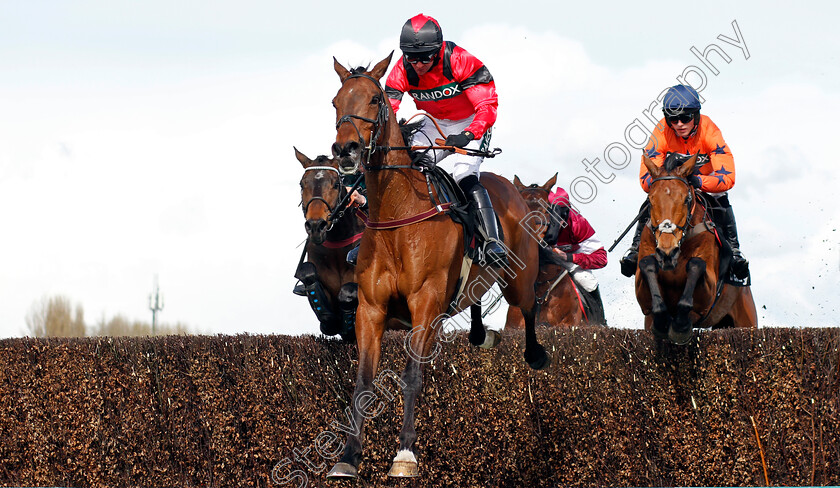 Ahoy-Senor-0006 
 AHOY SENOR (Derek Fox) wins The Betway Mildmay Novices Chase
Aintree 8 Apr 2022 - Pic Steven Cargill / Racingfotos.com