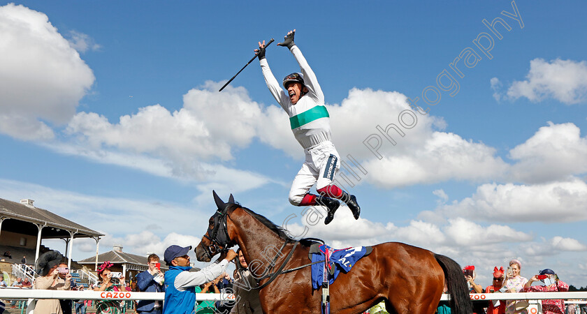 Mimikyu-0009 
 Frankie Dettori leaps from MIMIKYU after The Coral Park Hill Stakes
Doncaster 8 Sep 2022 - Pic Steven Cargill / Racingfotos.com