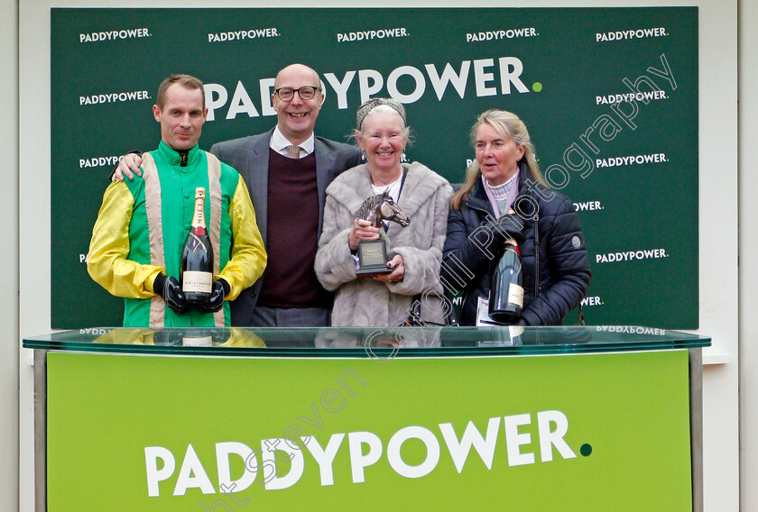 Midnight-Shadow-0011 
 Presentation by Paul Binfield to Aafke Clarke, Sue Smith and Danny Cook for The Paddy Power Broken Resolutions Already Dipper Novices Chase won by MIDNIGHT SHADOW 
Cheltenham 1 Jan 2020 - Pic Steven Cargill / Racingfotos.com