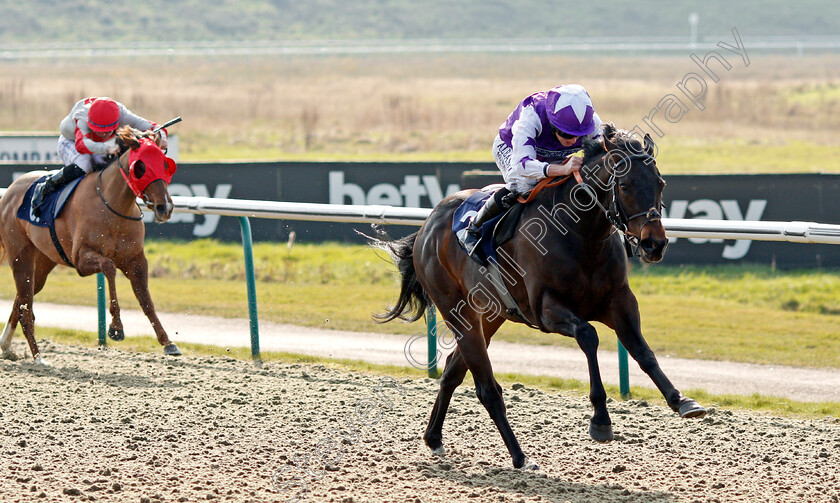 Crimson-Sand-0004 
 CRIMSON SAND (Ryan Moore) wins The Betway Maiden Stakes
Lingfield 27 Feb 2021 - Pic Steven Cargill / Racingfotos.com